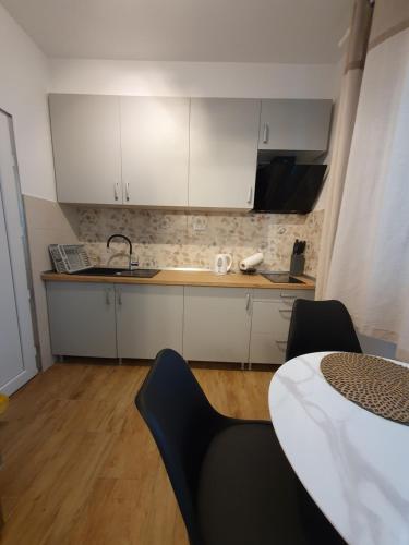 ZITA - Heart of Rovinj, apartment for 2, free parking, 2min center, 5min beach walk