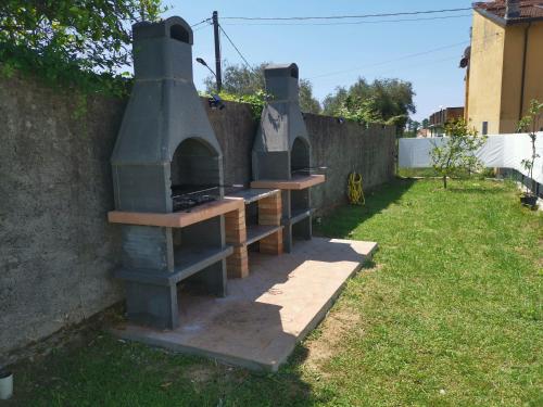 two outdoor ovens sitting next to a wall at Villa Flora Affittacamere in Luni