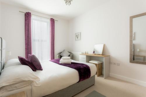Ένα ή περισσότερα κρεβάτια σε δωμάτιο στο 1 Bed Apartment - Redhill Central, Surrey, Gatwick #1
