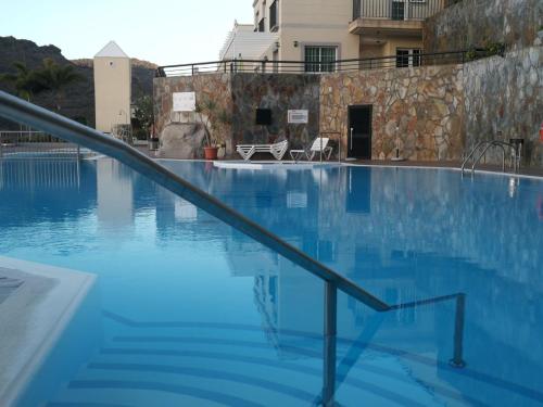Πισίνα στο ή κοντά στο Modern family home near the pool with private jacuzzi
