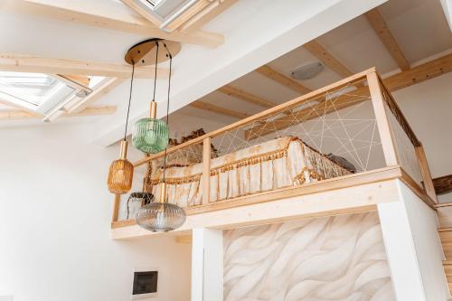 a room with a balcony in a house at Casa Murraglia No 4 in Piran
