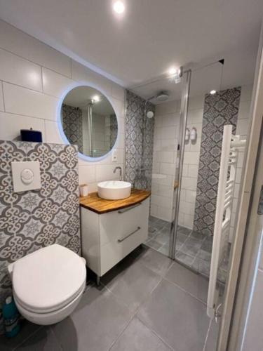 Photo de la galerie de l'établissement Chambre spacieuse à Dinard, à Dinard