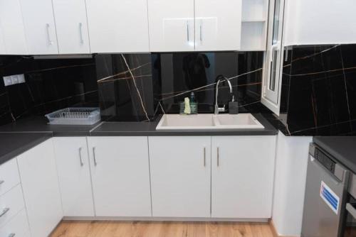 Renovated spacious flat 7min to subway station-(ΝIK_A)
