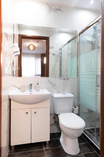 City Plaza Apartments & Rooms
