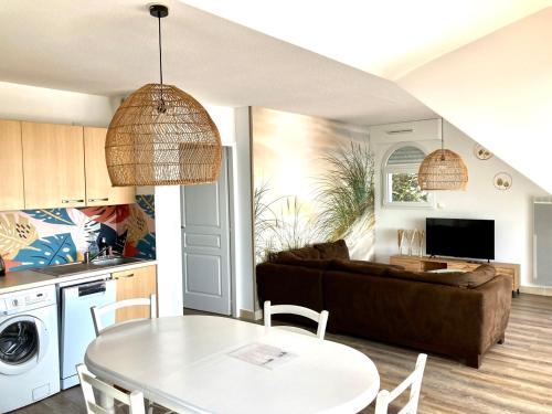 Kuchyň nebo kuchyňský kout v ubytování Grand et luxueux appartement lumineux 4 pers vue mer Wifi inclus