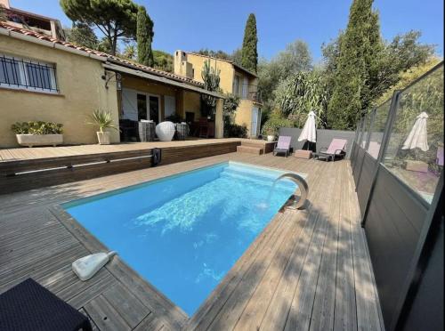 Belle maison vue montagne avec piscine privée à 5 minutes de la mer et village.i