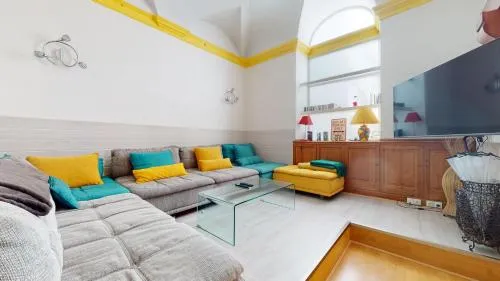 Charming 2 Bedroom Haven Steps Away from Prince's Palace photo 1
