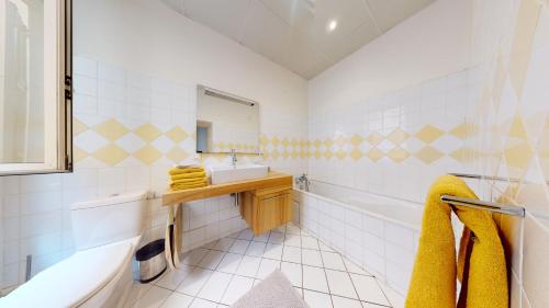 Charming 2 Bedroom Haven Steps Away from Prince's Palace photo 8