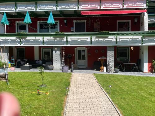 a red house with a lawn in front of it at Molltaler Appartements en b&b in Stall