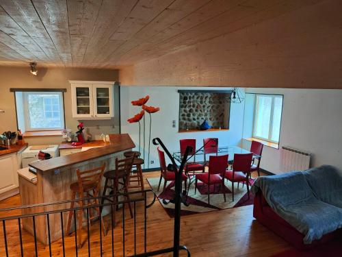 Photo de la galerie de l'établissement Duplex meublé dans joli village circulaire, à Alixan