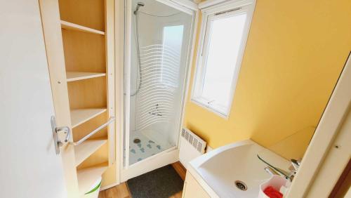 a bathroom with a shower and a sink at Le Costa Gloria - Camping de la Prairie in Saint-Hilaire-de-Riez