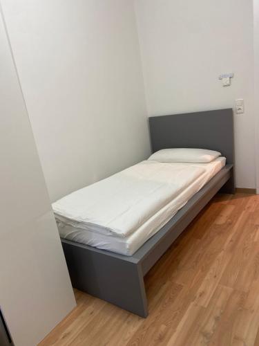 Giường trong phòng chung tại Schöne Ferienwohnung mit Balkon 2