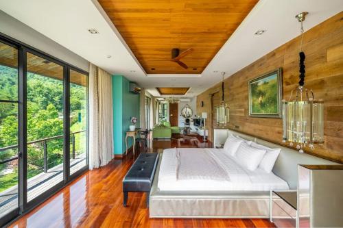 a bedroom with a large bed and wooden walls at President R1-3 The Height Khaoyai 3BR byน้องมังคุด in Ban Huai Sok Noi