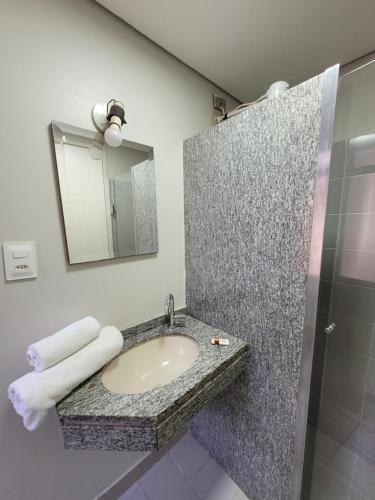 a bathroom with a sink and a mirror at Hotel Alvorada Taguatinga - Antigo Hotel Atlantico in Taguatinga