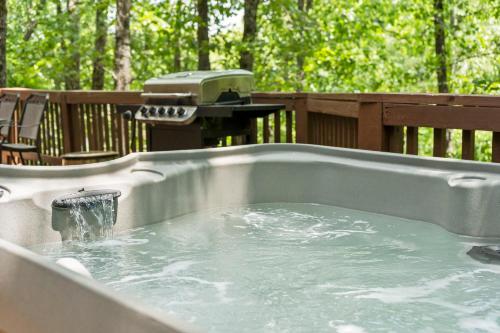 Ozark Preserve with HotTub – Photos 2