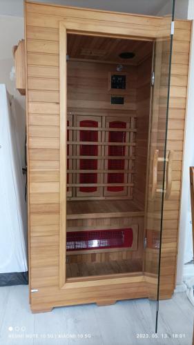 a wooden box with red doors in a room at Fejesvölgy Stúdióapartman in Veszprém