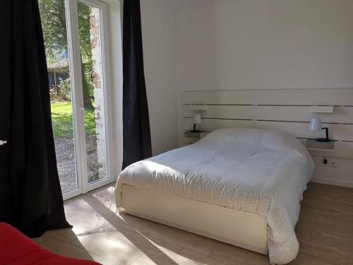 Ένα ή περισσότερα κρεβάτια σε δωμάτιο στο Maison confort La bulle Verte