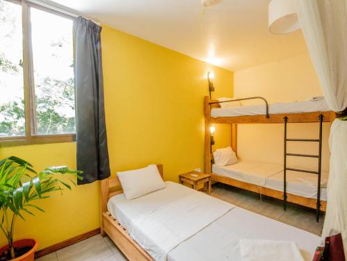 Postel nebo postele na pokoji v ubytování The Slow Leopard