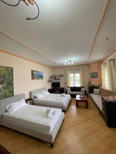 Ένα ή περισσότερα κρεβάτια σε δωμάτιο στο Villa Edmond