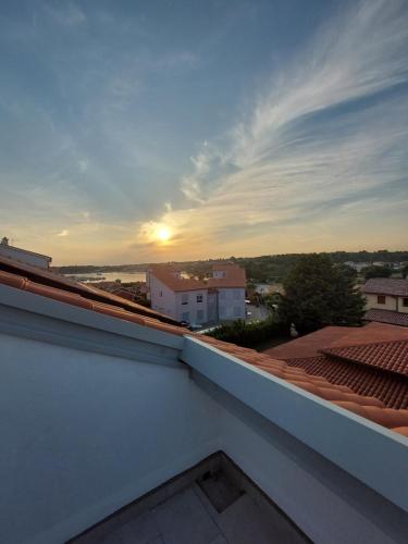 Východ nebo západ slunce při pohledu z apartmánu nebo okolí
