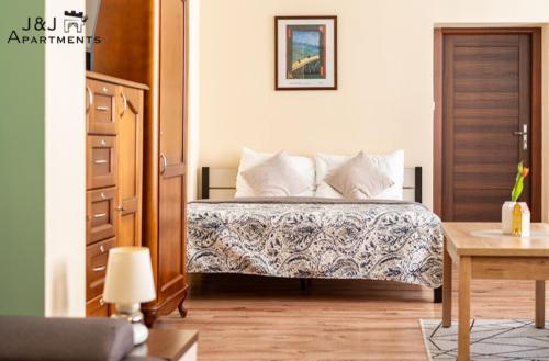 Posteľ alebo postele v izbe v ubytovaní J&J Apartments Łazienna 30 Apartament 10-5