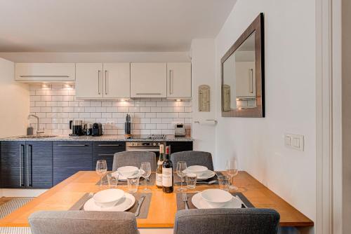 Apartment Cosmiques, Alpes Agency, Central Chamonix, Sleeps 4