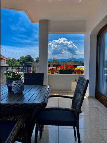 Balkoni atau teres di Anemos Apartment