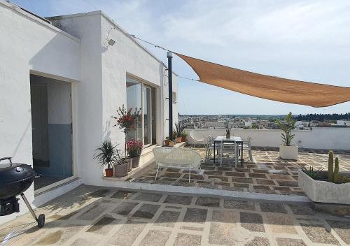 a patio with a table and chairs on a house at Casa con terrazza esclusiva su Nardò in Nardò