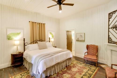 Postel nebo postele na pokoji v ubytování Historic Vacation Rental in McComb with River Access