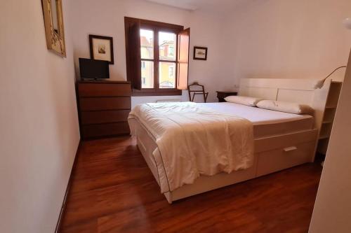a bedroom with a large bed and a window at Preciosa casa con jardín en Nueva de Llanes in Nueva de Llanes