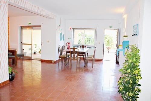 a dining room with a table and chairs at Villa do Sol in Carcavelos