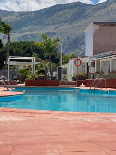 Bazén v ubytování Cala Holidays vicino Aeroporto&Mare nebo v jeho okolí