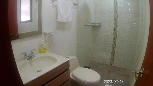 Un baño de NOAHOME