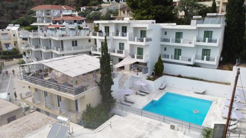 Bazén v ubytovaní Evita's Resort alebo v jeho blízkosti