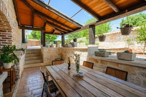Apartment with private pool Suna – Photos 2