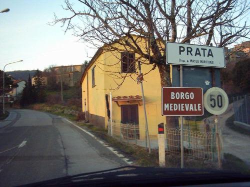 Imagen de la galería de Casa Santina in borgo medievale, en Prata