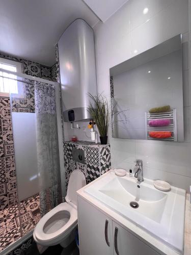 Ένα μπάνιο στο Logesty Home proche Paris et Metro