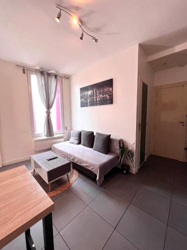 Ένα ή περισσότερα κρεβάτια σε δωμάτιο στο Logesty Home proche Paris et Metro
