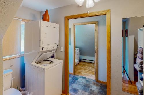 a kitchen with a washer and dryer in a room at Mountain Escape in Sturgis