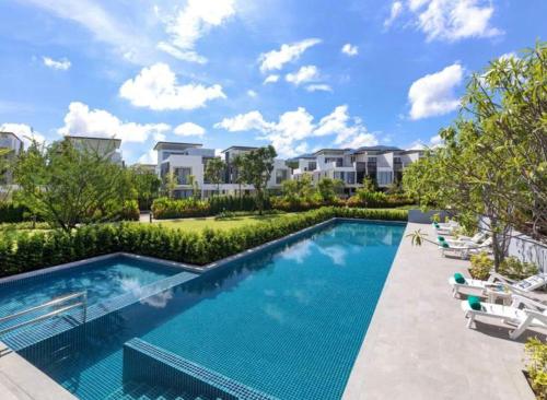 Πισίνα στο ή κοντά στο Welcoming 3bdr Townhouse Laguna Park