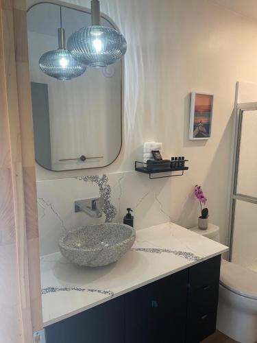 Ванная комната в Stone Cove Waterfront Adults Only B&B