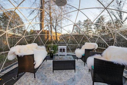a room with chairs and a table in a dome at Lakehurst Estate in Cobourg