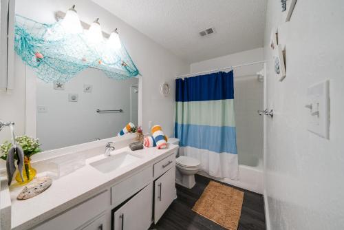 a bathroom with a sink and a toilet and a shower at Austin - Down by the Sea - 1 br Apt near SoCo in Austin