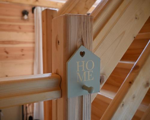 a wooden house with the words hog me hanging on a wooden railing at Aleksa’s chalet in Žabljak