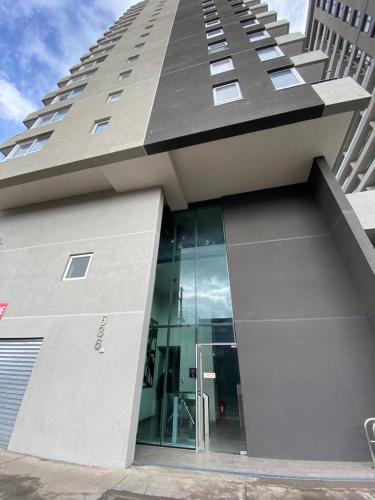 a tall building with a glass entry way at Epicentro, departamento estudio, sin balcón, con estacionamiento in Temuco