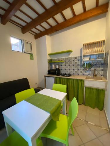 Una cocina o kitchenette en Tyche Home