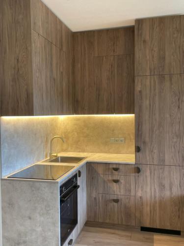 Kuchyň nebo kuchyňský kout v ubytování Good Space Palanga