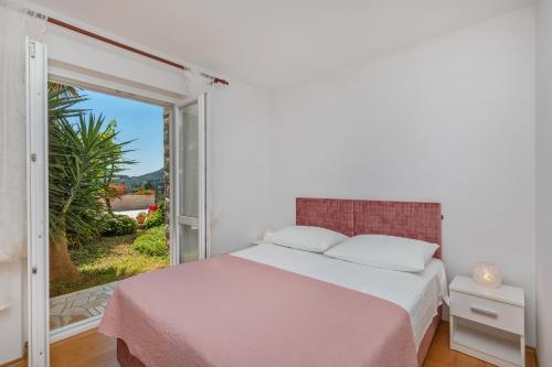 Postel nebo postele na pokoji v ubytování Villa and Apartments Milos