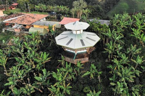 an aerial view of a house with an umbrella at El Turpial in Jericó