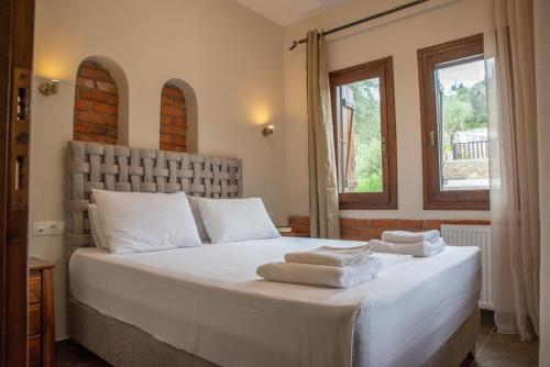 Gallery image of Symmetron Suites in Kálamos
